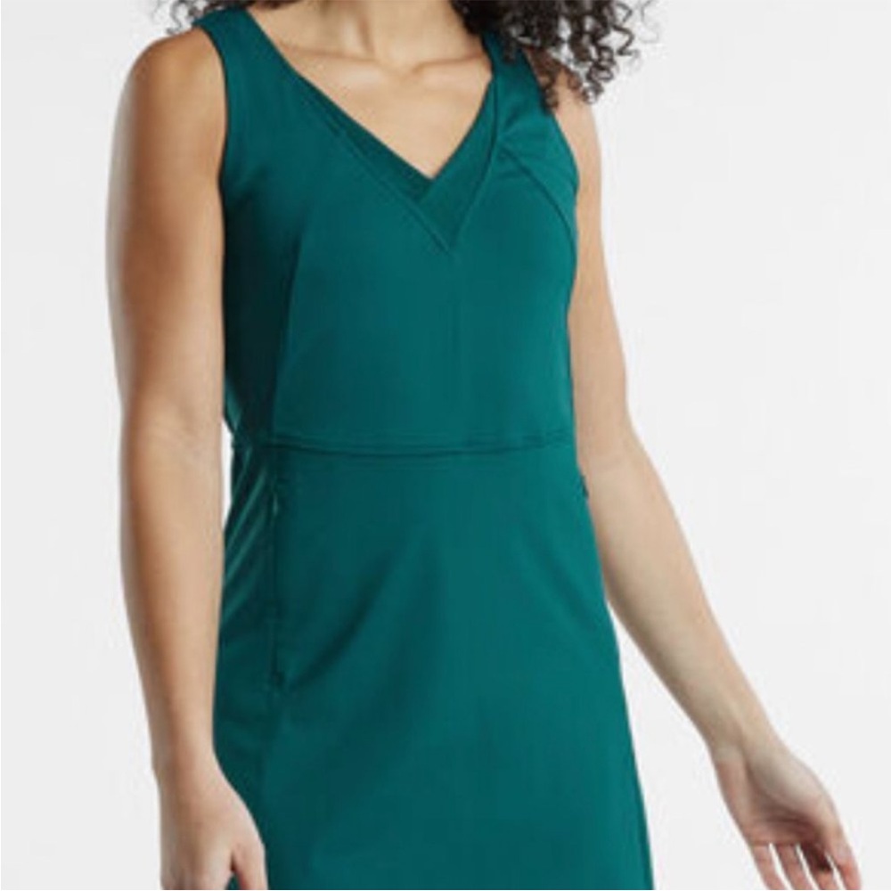 Like New TITLE NINE Freelance Carey Fit And Flare V-Neck Athletic Dress Size: S - Picture 6 of 13